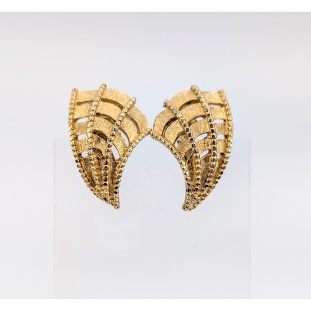 Vintage Coro Gold‎ Tone Clip On Earrings Textured Fan Wing Cutout Gothic